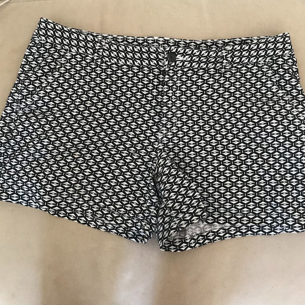 a.n.a. black and white size 12